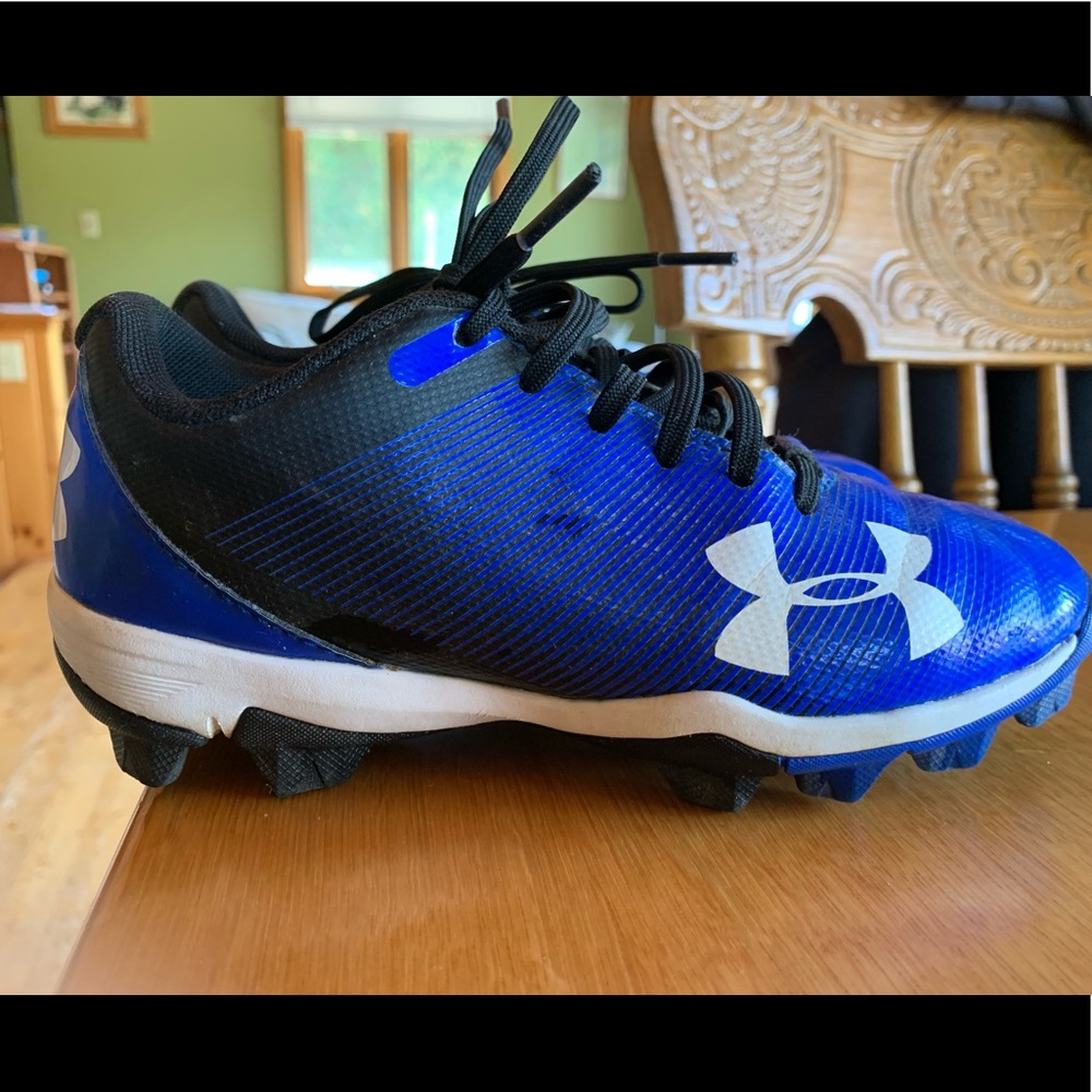 Boys cleats